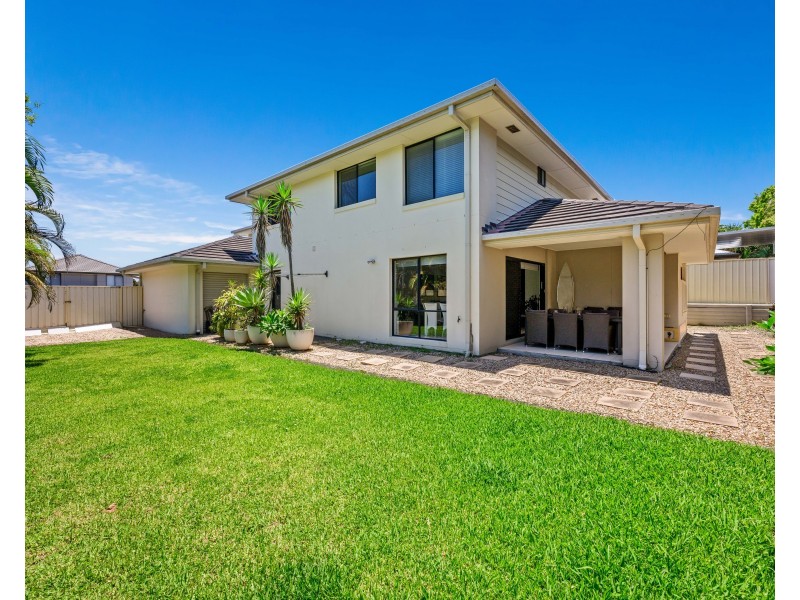 18 Casuarina Drive, Molendinar QLD 4214