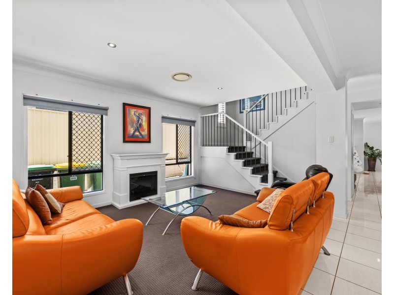 18 Casuarina Drive, Molendinar QLD 4214