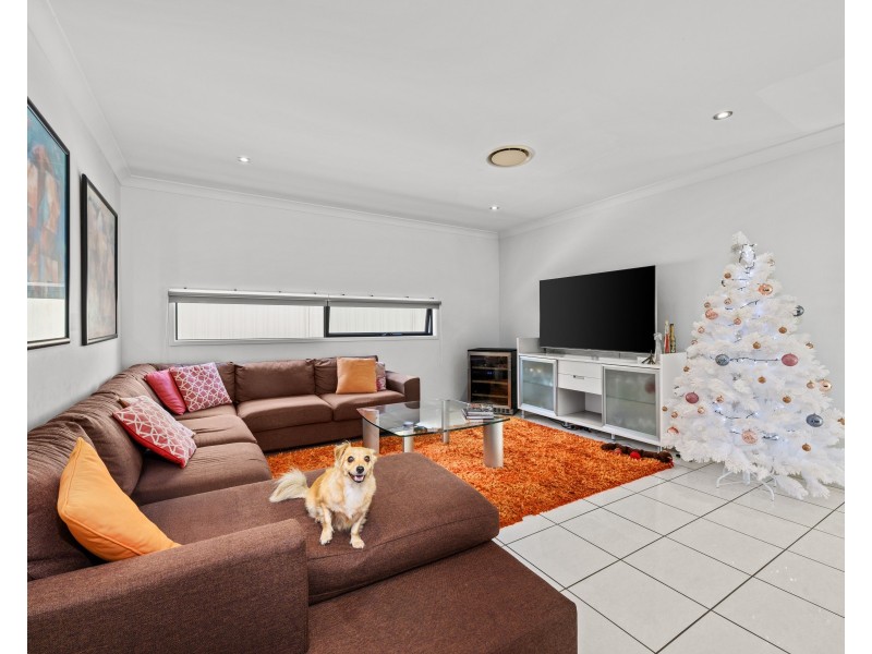 18 Casuarina Drive, Molendinar QLD 4214