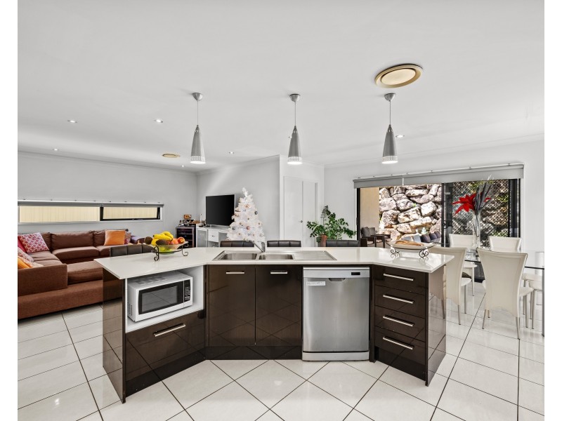 18 Casuarina Drive, Molendinar QLD 4214