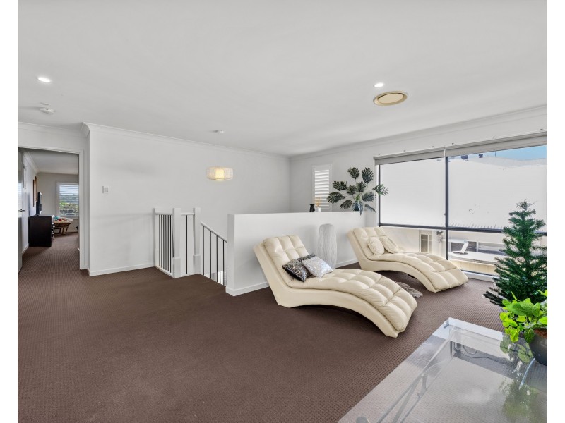 18 Casuarina Drive, Molendinar QLD 4214