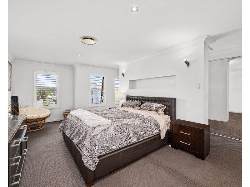 18 Casuarina Drive, Molendinar QLD 4214
