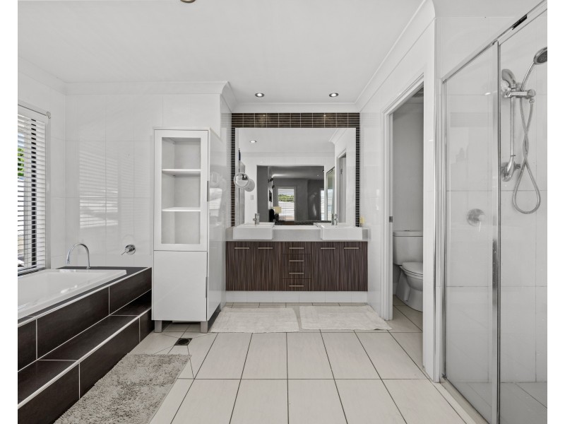 18 Casuarina Drive, Molendinar QLD 4214