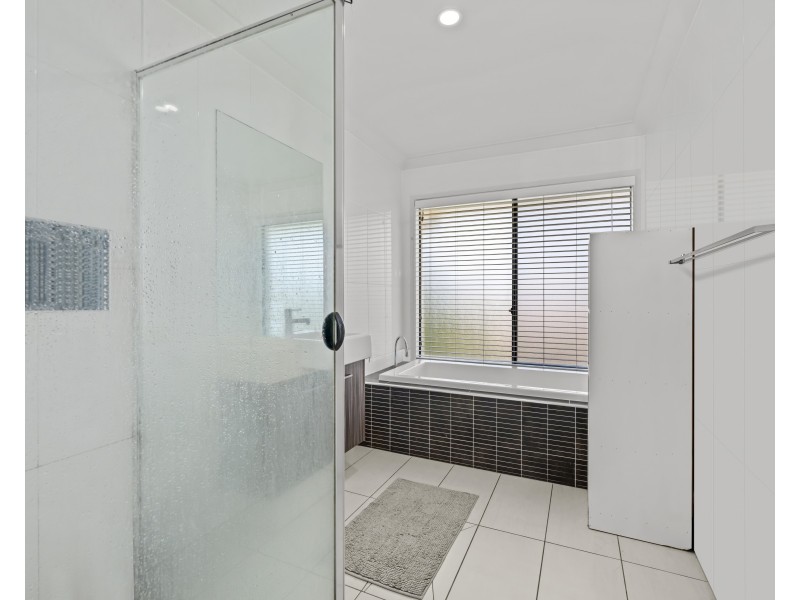 18 Casuarina Drive, Molendinar QLD 4214