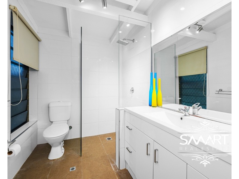 9 Dampier Court, Molendinar QLD 4214