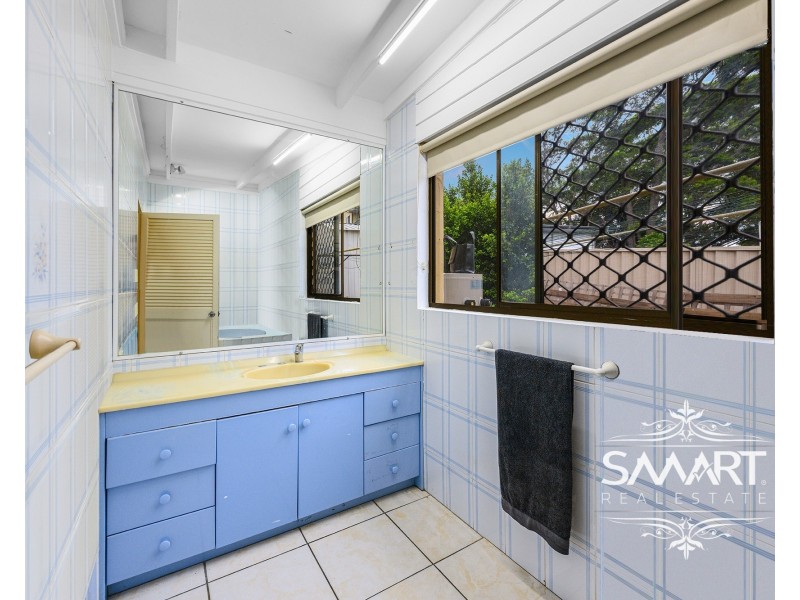 9 Dampier Court, Molendinar QLD 4214