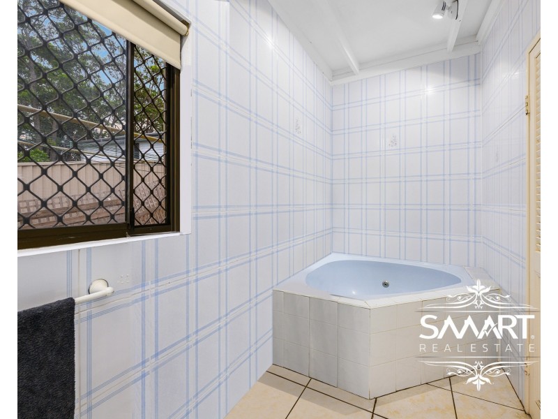 9 Dampier Court, Molendinar QLD 4214