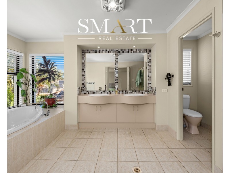 2 Adeliza Court, Arundel QLD 4214