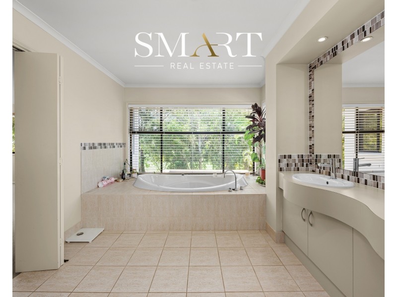 2 Adeliza Court, Arundel QLD 4214