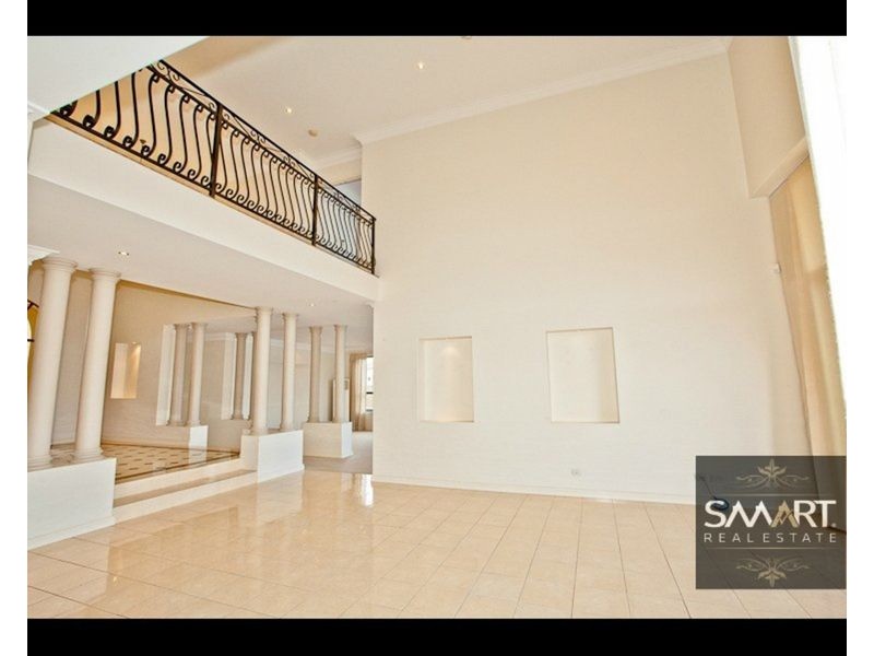 121 Edinburgh Road, Benowa Waters QLD 4217