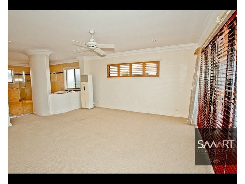 121 Edinburgh Road, Benowa Waters QLD 4217