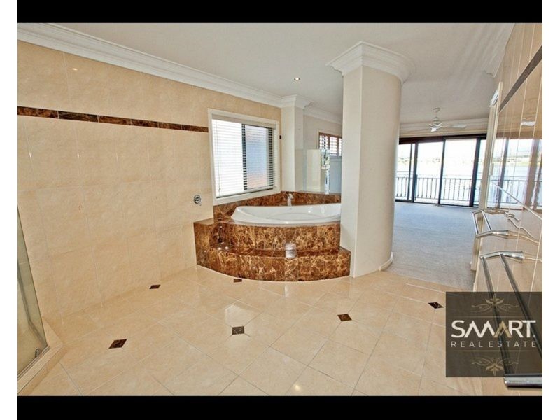 121 Edinburgh Road, Benowa Waters QLD 4217