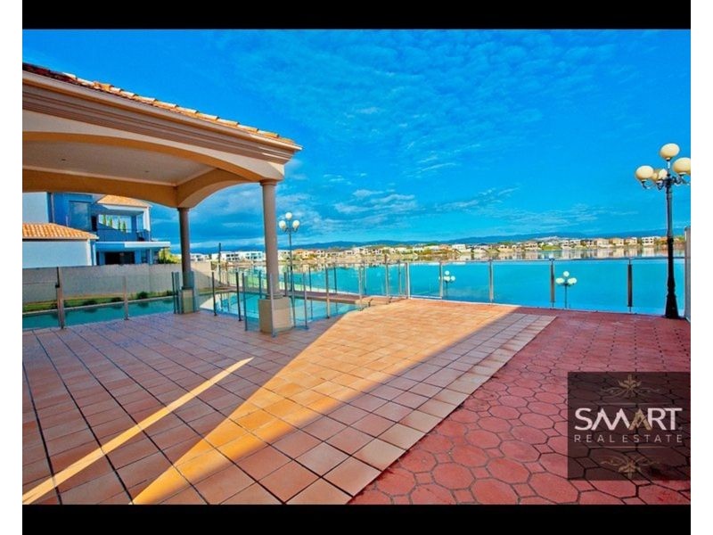 121 Edinburgh Road, Benowa Waters QLD 4217