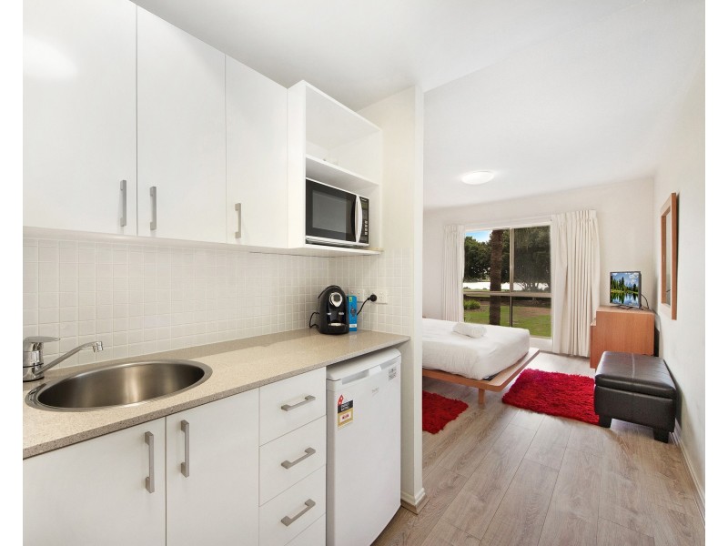 8488 Magnolia Drive East, Hope Island QLD 4212