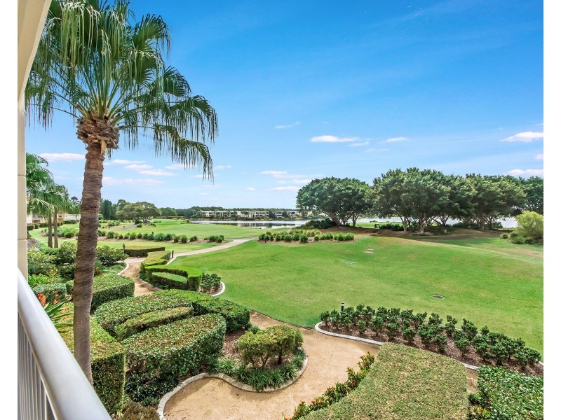 8488 Magnolia Drive East, Hope Island QLD 4212