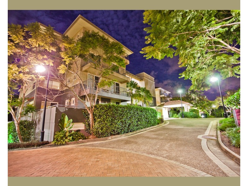 8488 Magnolia Drive East, Hope Island QLD 4212