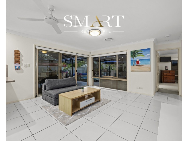 40 Desert Falls Crescent, Parkwood QLD 4214