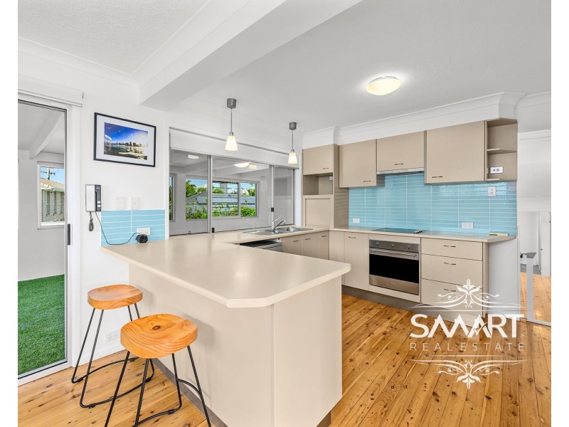 8 Valencia Avenue, Isle Of Capri QLD 4217