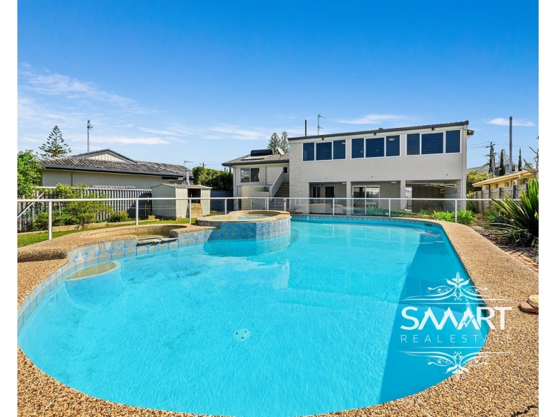 8 Valencia Avenue, Isle Of Capri QLD 4217