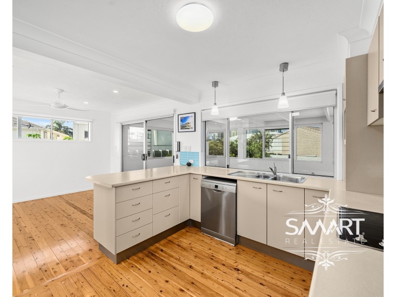 8 Valencia Avenue, Isle Of Capri QLD 4217