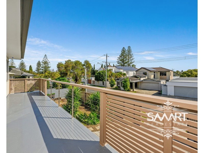 8 Valencia Avenue, Isle Of Capri QLD 4217