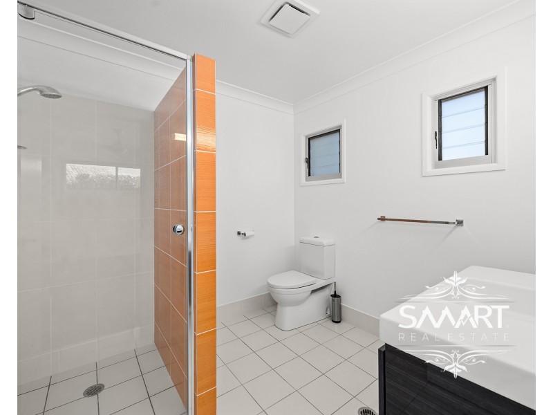 8 Valencia Avenue, Isle Of Capri QLD 4217