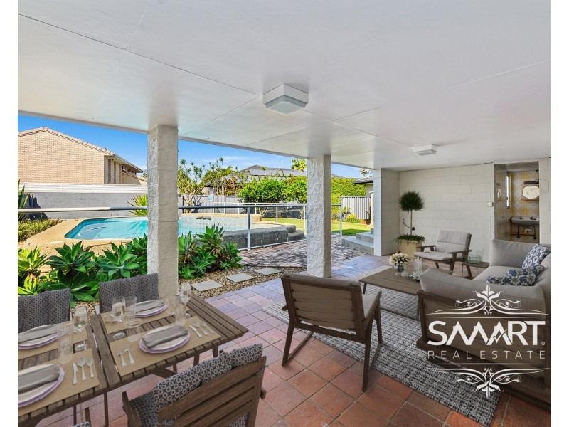 8 Valencia Avenue, Isle Of Capri QLD 4217