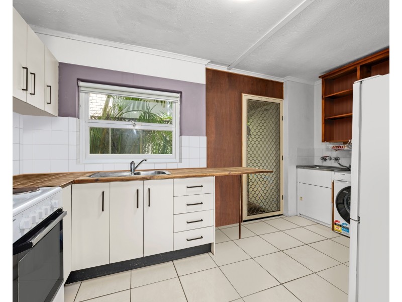4/30 Leonard Avenue, Surfers Paradise QLD 4217