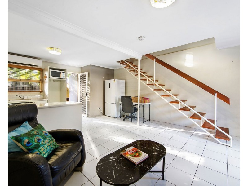 6/10 Stanhill Drive, Chevron Island QLD 4217