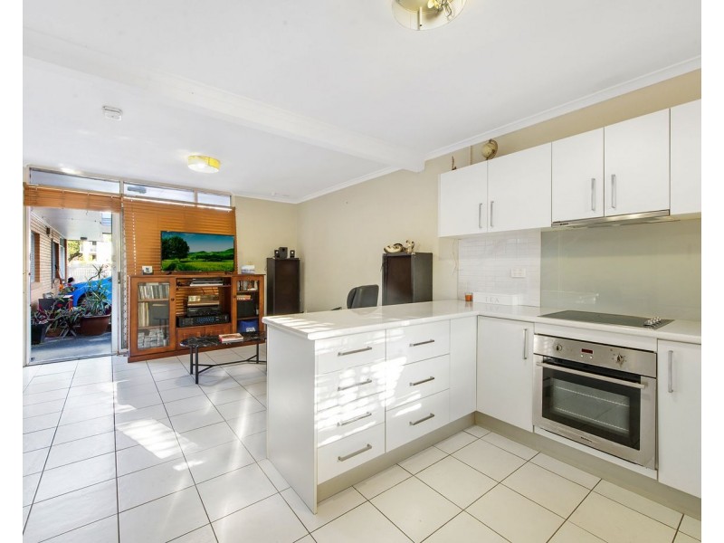 6/10 Stanhill Drive, Chevron Island QLD 4217