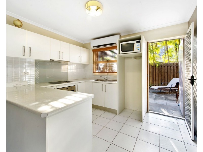 6/10 Stanhill Drive, Chevron Island QLD 4217