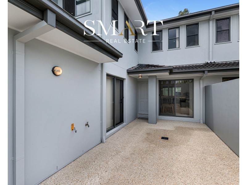 2/2 Catalina Way, Upper Coomera QLD 4209