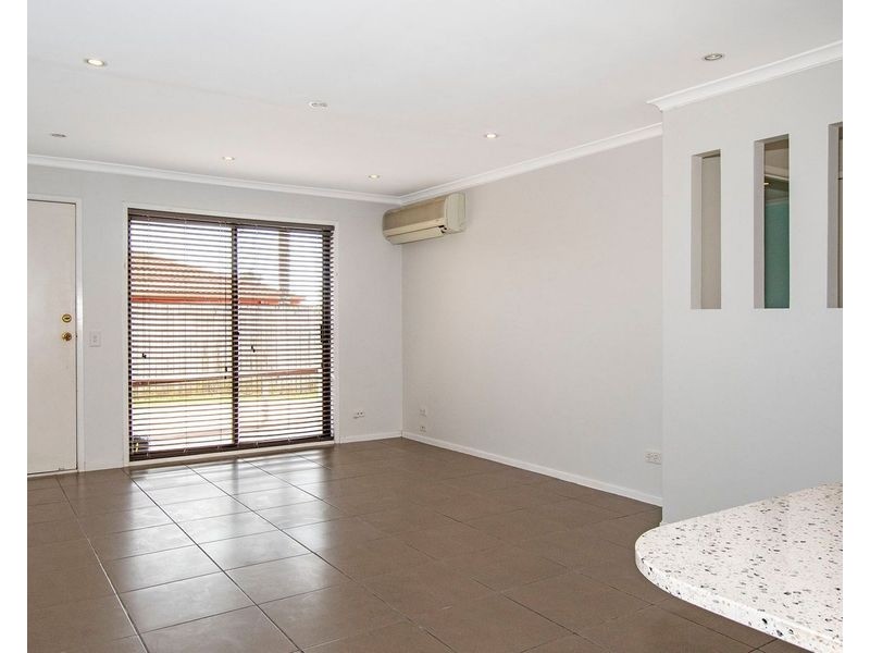 1/12 Callistemon Court, Arundel QLD 4214