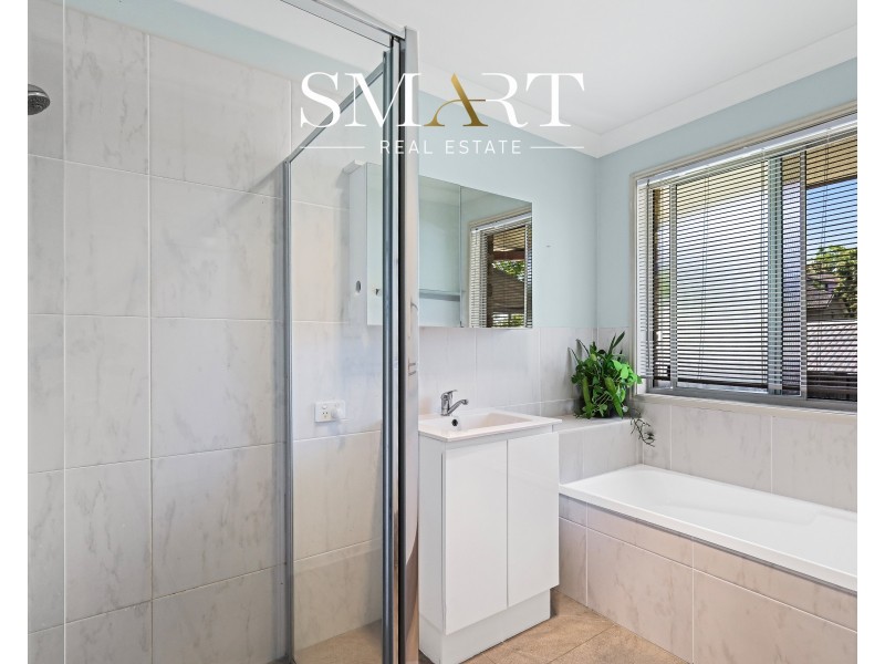 16 Paddington Drive, Carrara QLD 4211