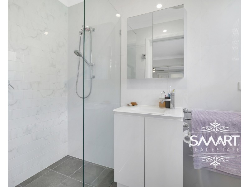 1 / 56  Hollywell Road, Biggera Waters QLD 4216