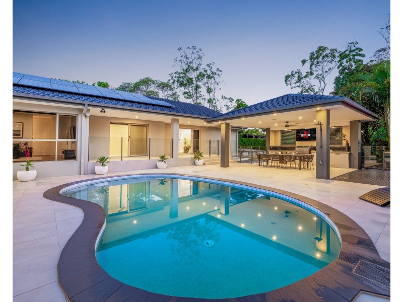 4 Riverdowns Crescent, Helensvale QLD 4212