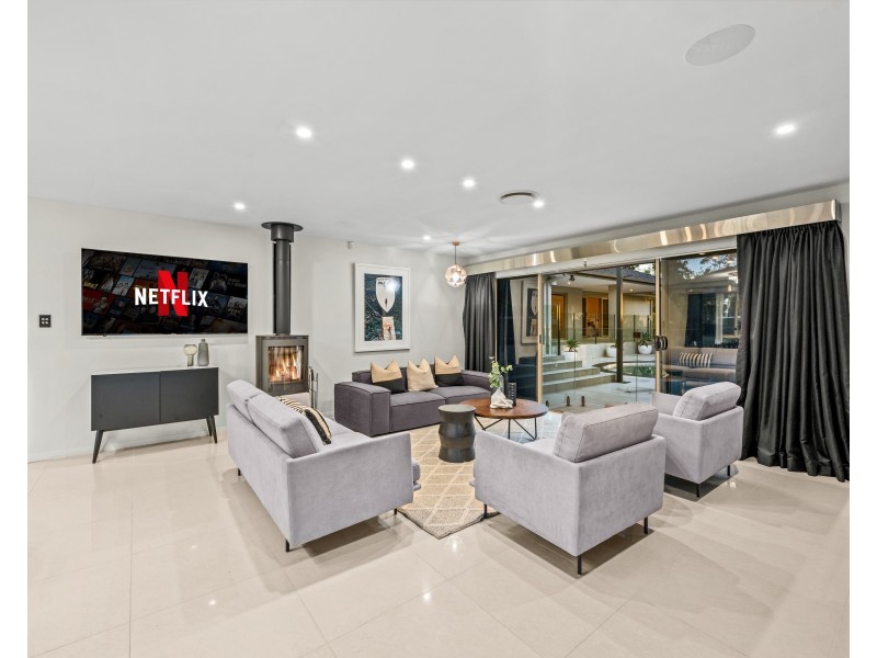 4 Riverdowns Crescent, Helensvale QLD 4212