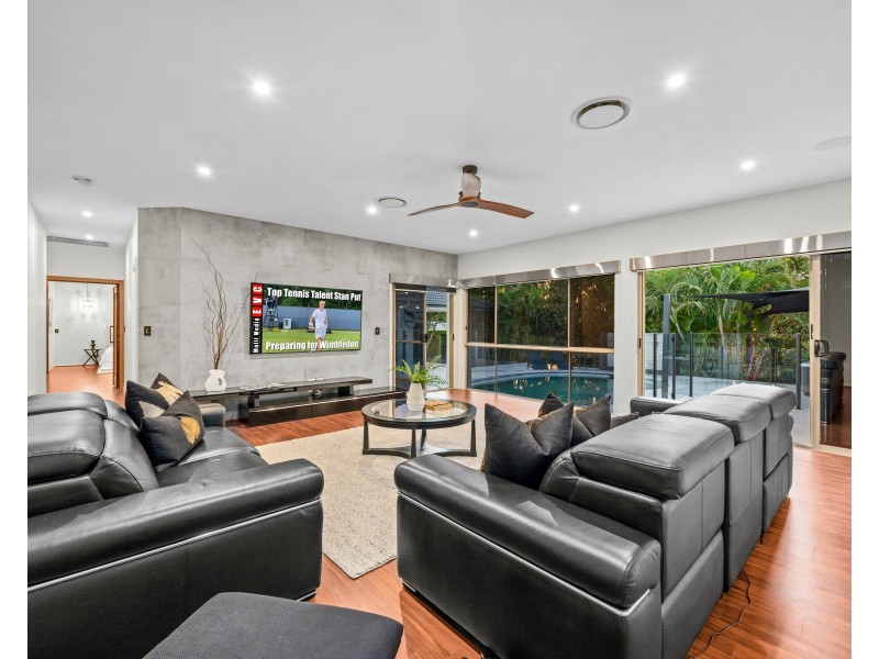 4 Riverdowns Crescent, Helensvale QLD 4212
