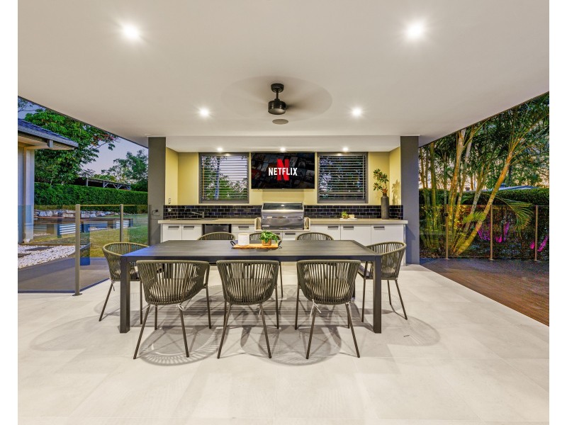 4 Riverdowns Crescent, Helensvale QLD 4212