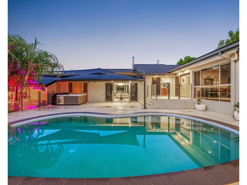 4 Riverdowns Crescent, Helensvale QLD 4212