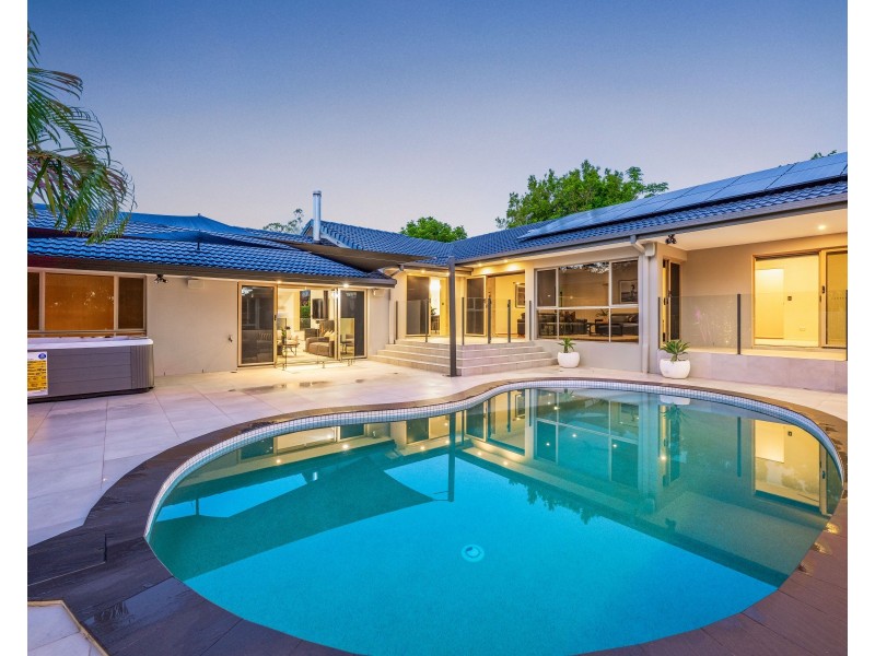 4 Riverdowns Crescent, Helensvale QLD 4212