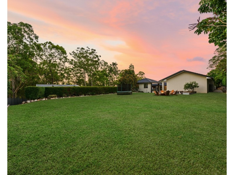 4 Riverdowns Crescent, Helensvale QLD 4212