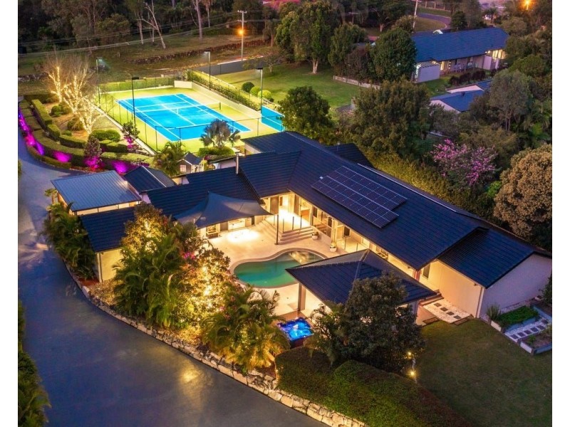 4 Riverdowns Crescent, Helensvale QLD 4212