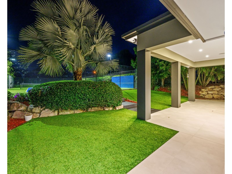 4 Riverdowns Crescent, Helensvale QLD 4212