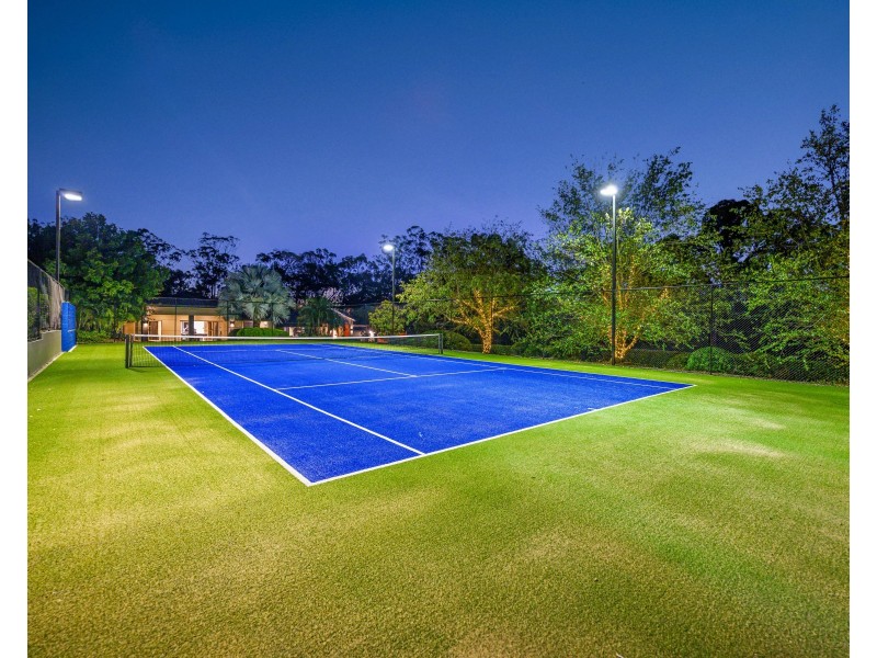 4 Riverdowns Crescent, Helensvale QLD 4212