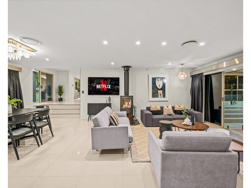 4 Riverdowns Crescent, Helensvale QLD 4212