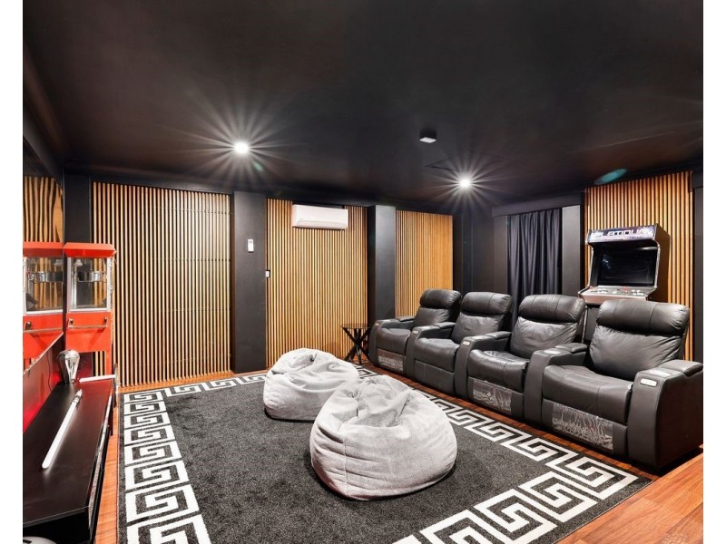 4 Riverdowns Crescent, Helensvale QLD 4212