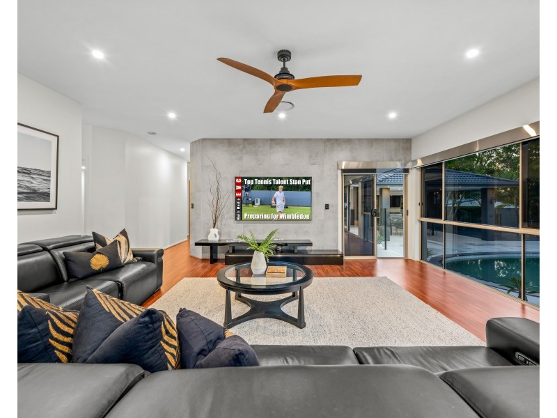 4 Riverdowns Crescent, Helensvale QLD 4212