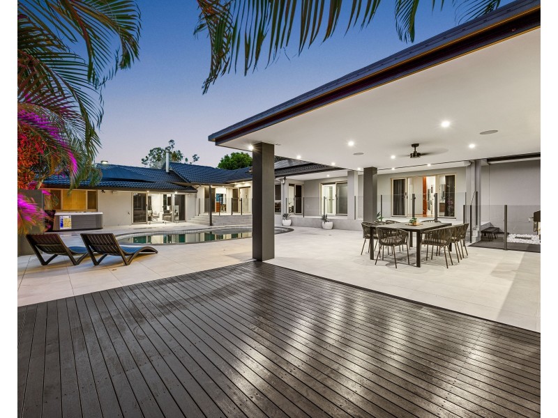 4 Riverdowns Crescent, Helensvale QLD 4212