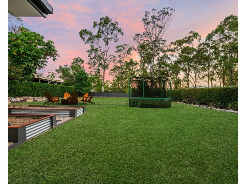 4 Riverdowns Crescent, Helensvale QLD 4212